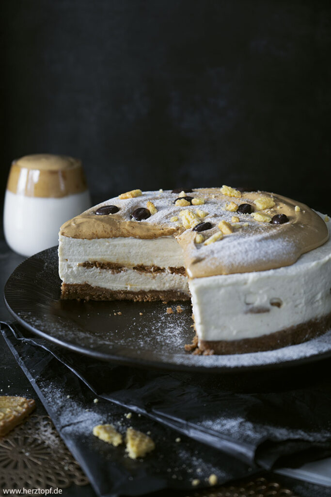 No Bake Dalgona Coffee Cheesecake mit Spekulatiusboden