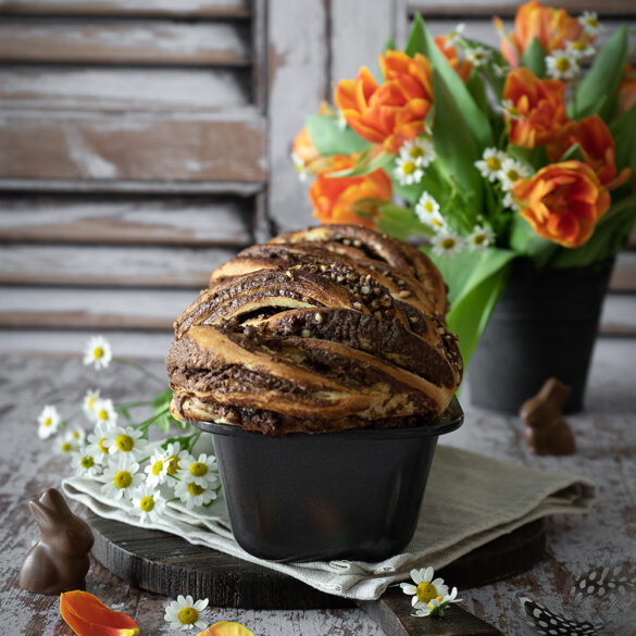 Nuss Nougat Babka mit Haselnüssen