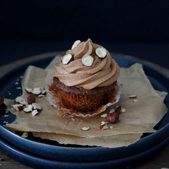 Nuss Nougat Cupcakes mit Nougat Topping