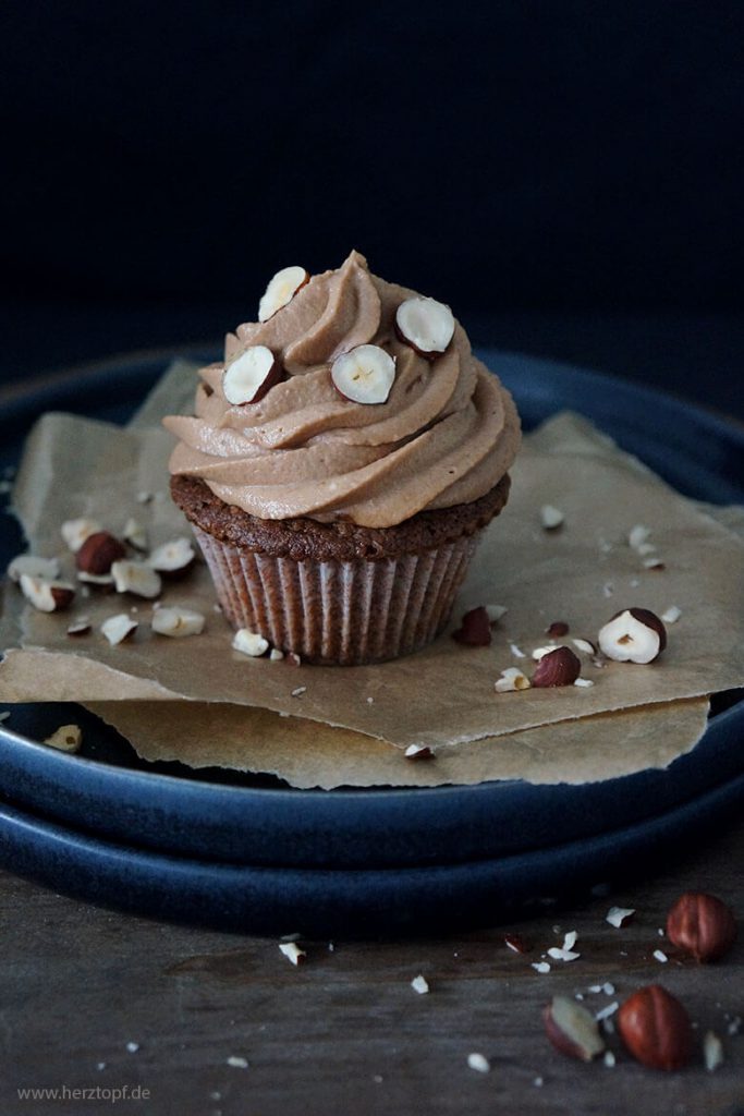 Nuss Nougat Cupcakes mit Nougat Topping
