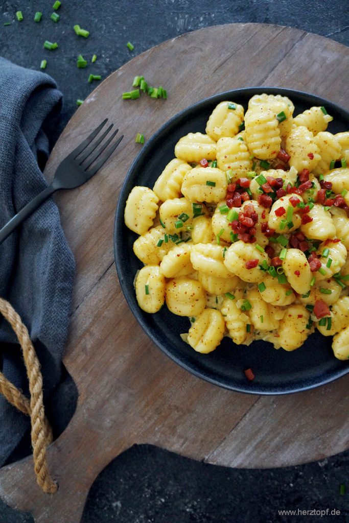 One Pot Gnocchi Pfanne mit Senf-Sahne und Speck