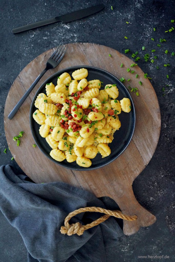 One Pot Gnocchi Pfanne mit Senf-Sahne und Speck