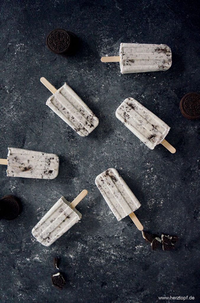 Oreo-Joghurt-Eis am Stiel mit Oreo-Kern