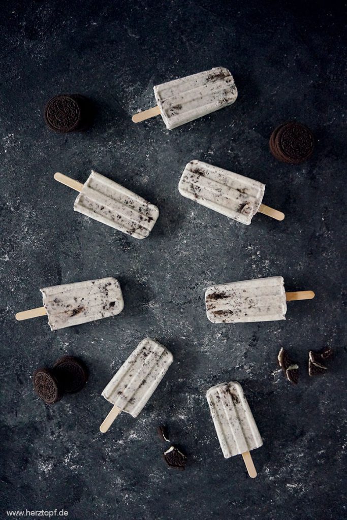 Oreo-Joghurt-Eis am Stiel mit Oreo-Kern