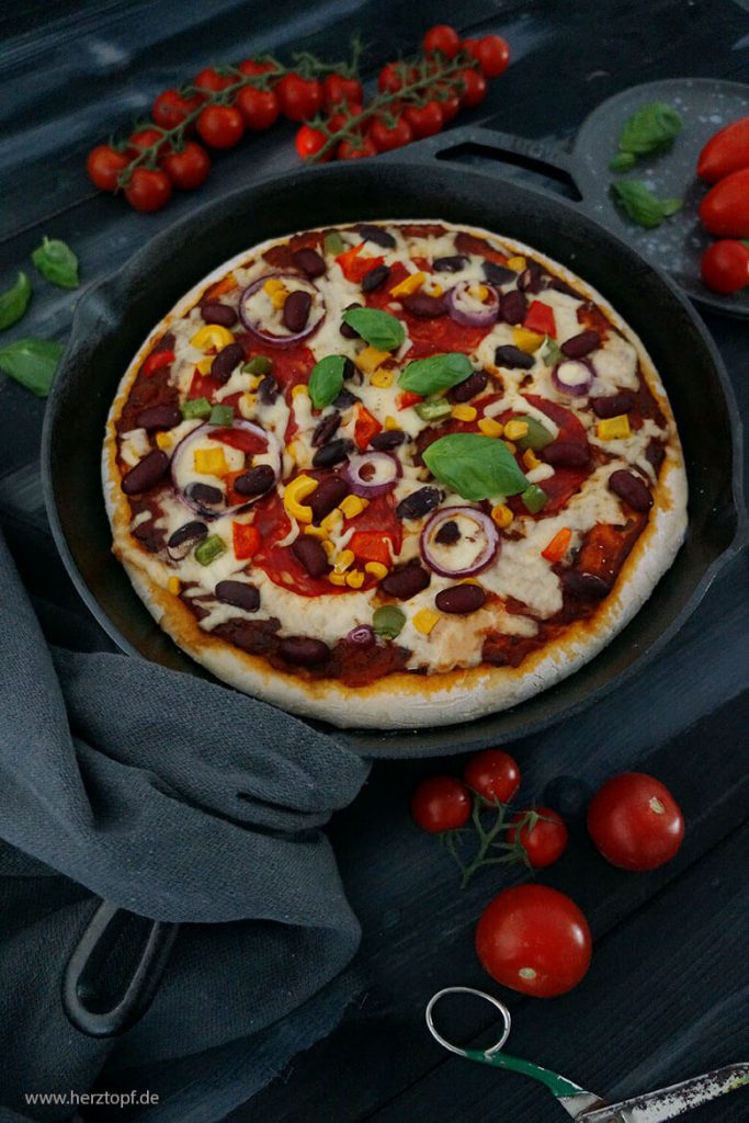 Pan Pizza nach Western Art mit Chorizo und Kidneybohnen | Pfannenpizza