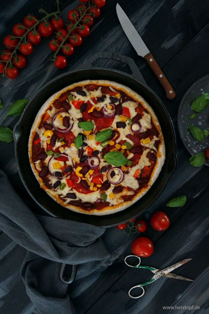 Pan Pizza nach Western Art mit Chorizo und Kidneybohnen | Pfannenpizza