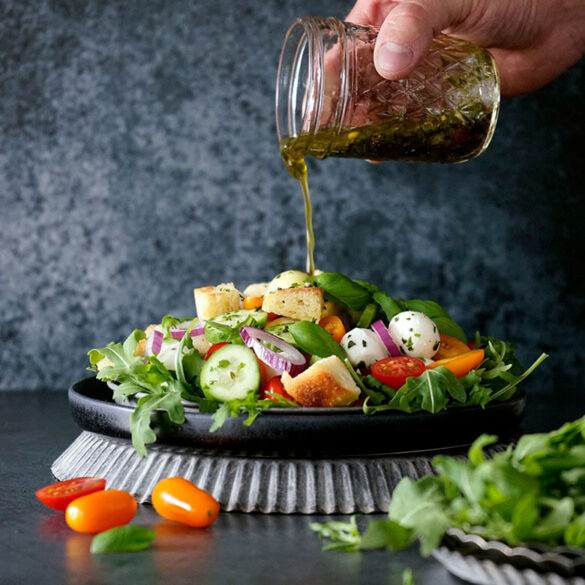 Panzanella | Brotsalat mit hausgemachten Croûtons, italienischem Kräuterdressing und gemischtem Salat