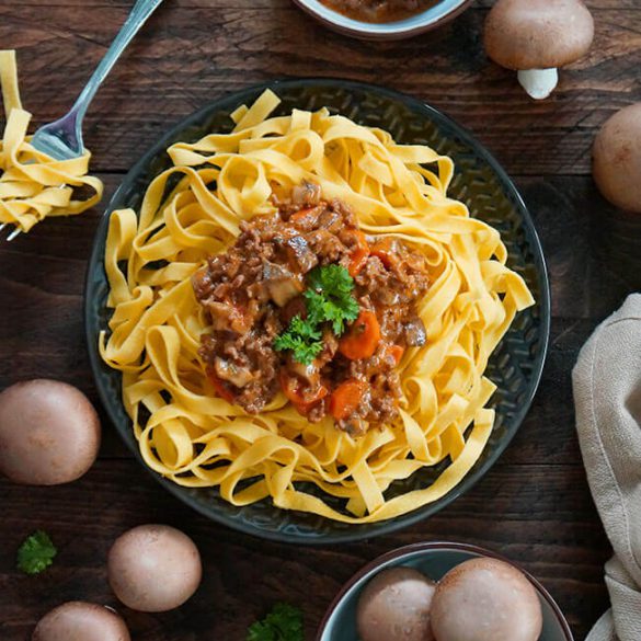 Pasta mit Pesto-Bolognese und Champignons | herztopf