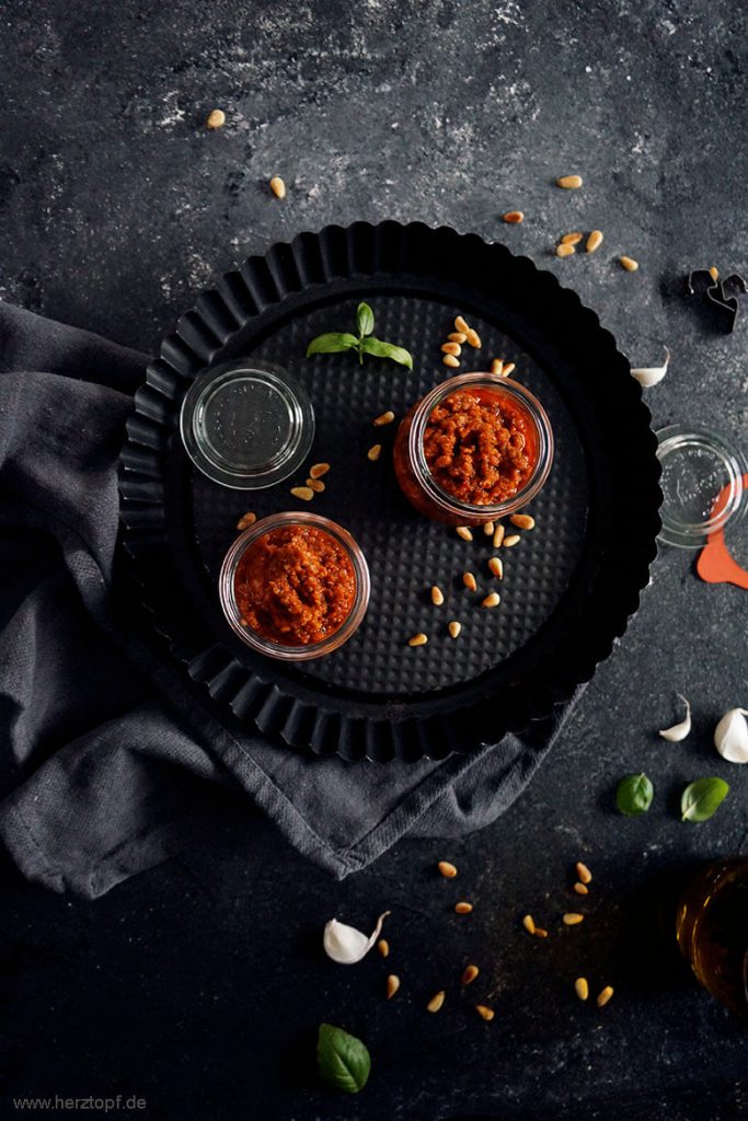 Mr. Pesto Rosso - ein schnelles Grundrezept für rotes Pesto aus getrockneten Tomaten