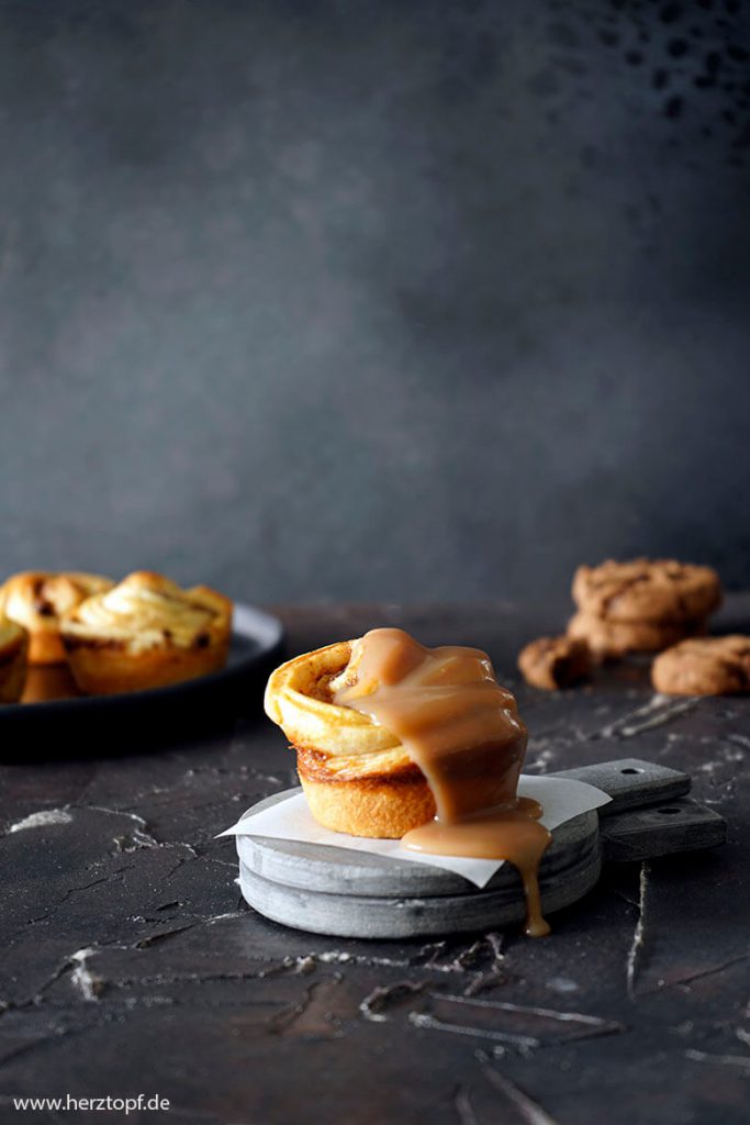 Salted Caramel Cruffins mit Chocolate Cookies