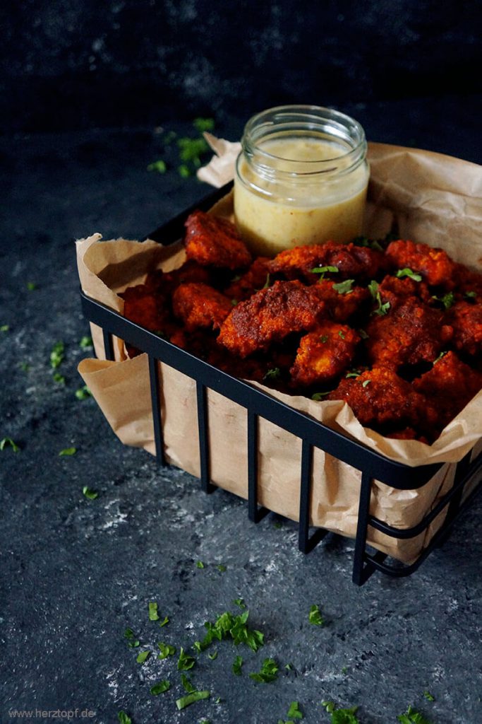 Scharfe Hähnchen Nuggets mit Honig-Senf-Dip