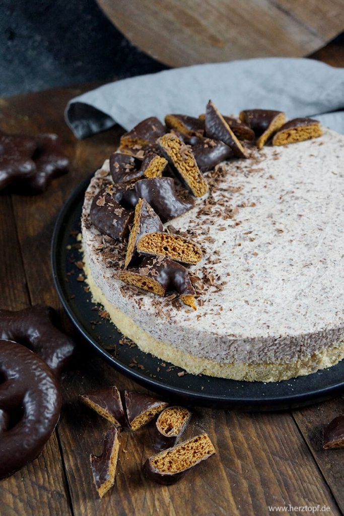 Schnelle Stracciatella-Schokoladen Torte mit Amarettini-Lebkuchen Boden | no bake