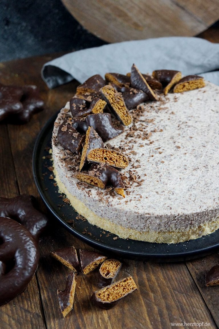 Schnelle Stracciatella-Schokoladen Torte mit Amarettini-Lebkuchen Boden ...