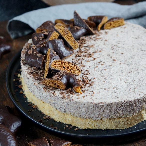 Schnelle Stracciatella-Schokoladen Torte mit Amarettini-Lebkuchen Boden | no bake