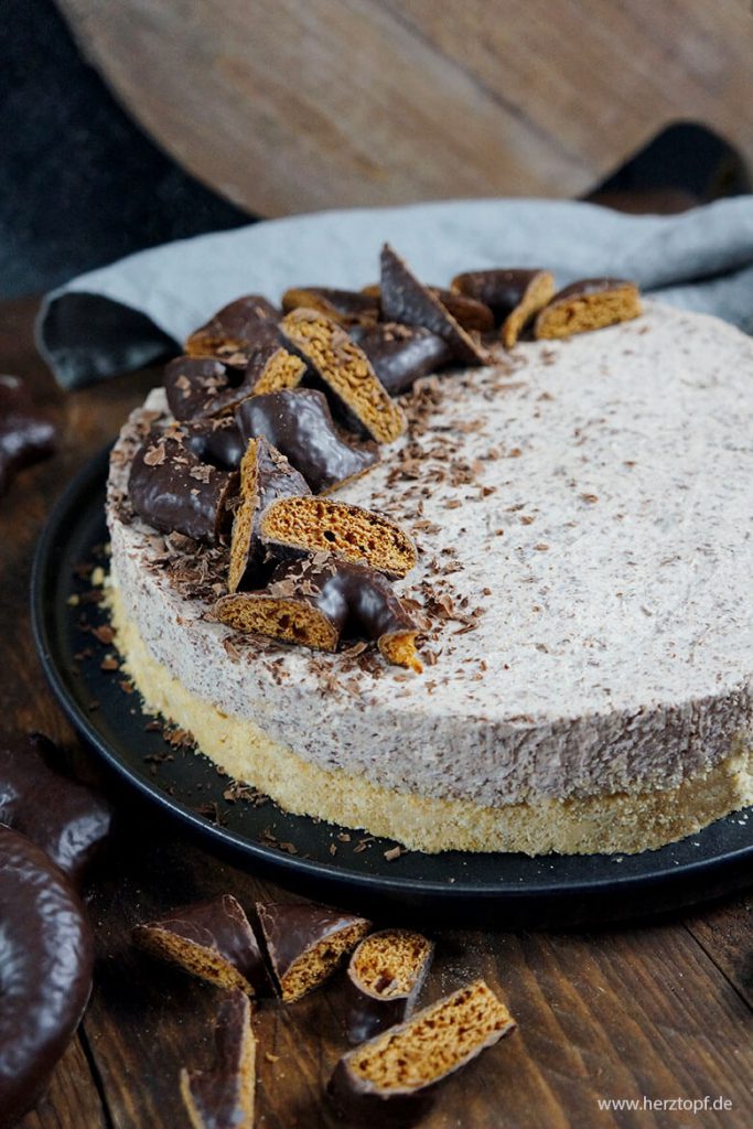 Schnelle Stracciatella-Schokoladen Torte mit Amarettini-Lebkuchen Boden | no bake