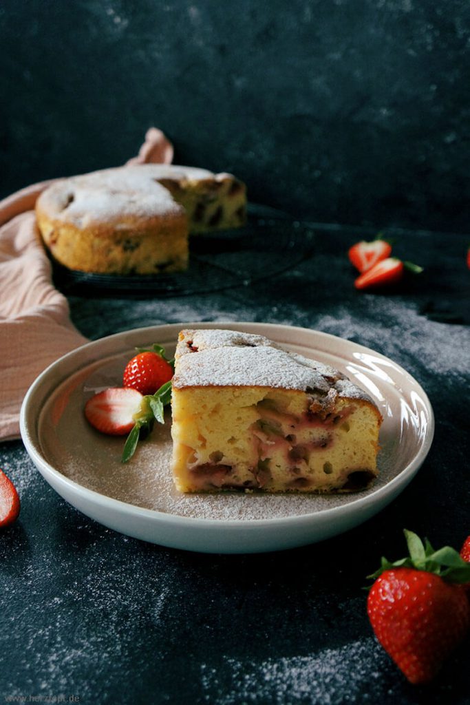 Schneller Joghurtkuchen mit Erdbeeren