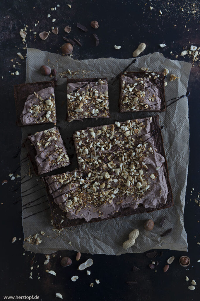 Schokoladen Brownies mit knackigem Nuss-Topping