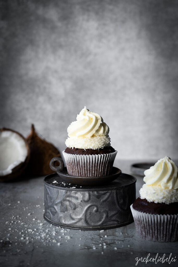 Schokoladen Cupcakes mit Kokoscreme | zuckerliebelei
