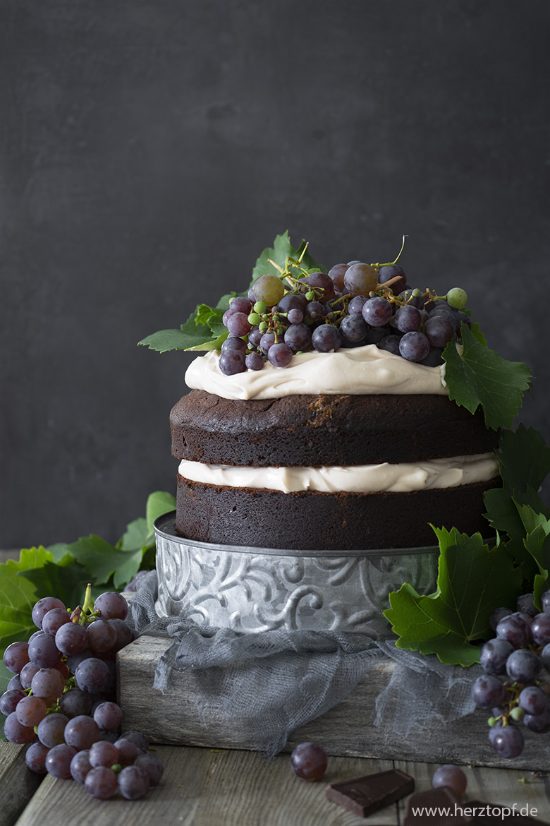 Schokoladenkuchen mit Kaffee und Trauben-Frosting