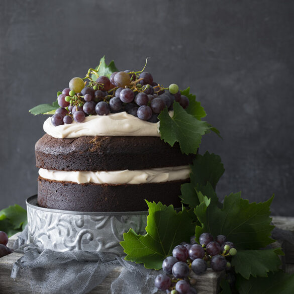 Schokoladentorte mit Kaffee und Trauben-Frosting