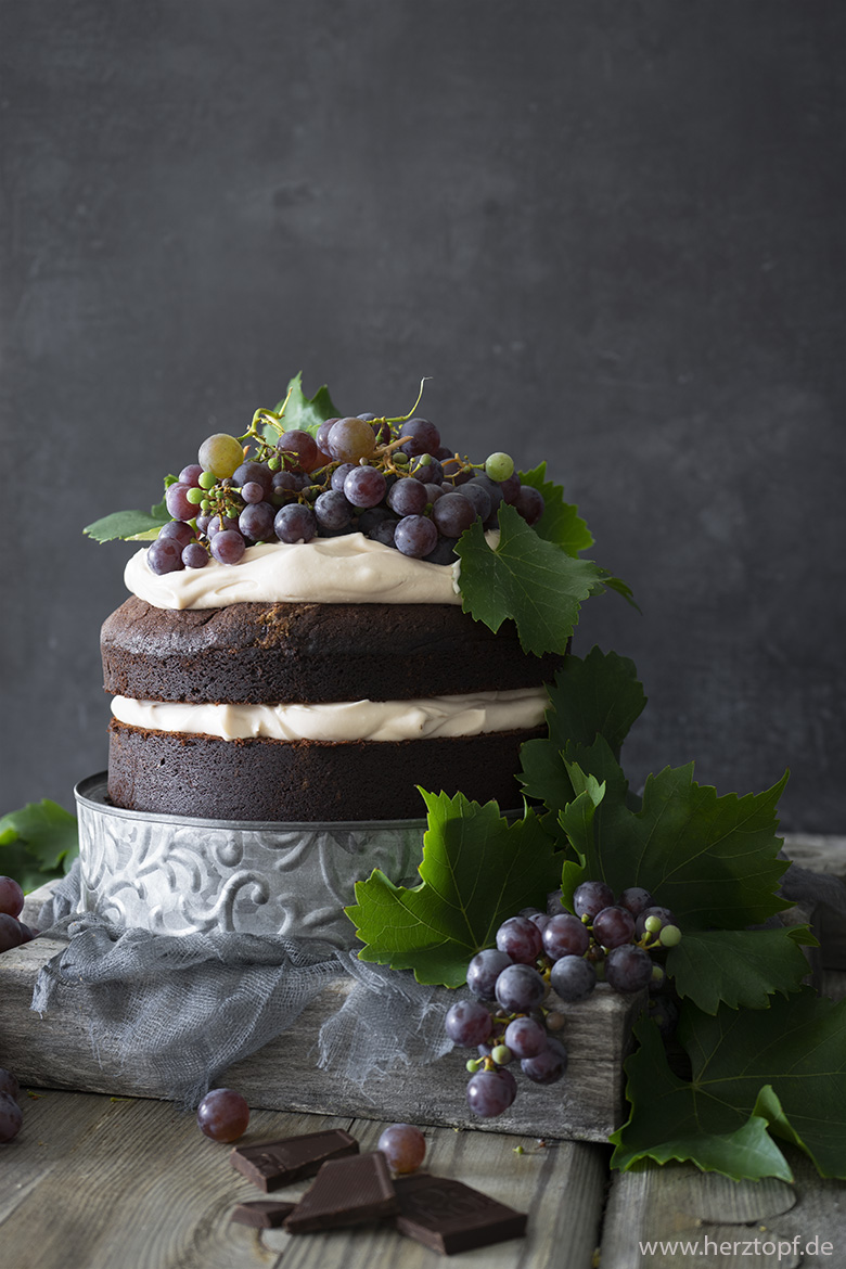 Schokoladenkuchen mit Kaffee und Trauben-Frosting