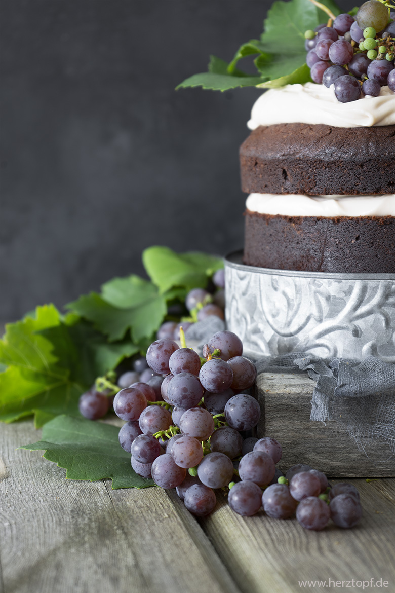 Schokoladenkuchen mit Kaffee und Trauben-Frosting