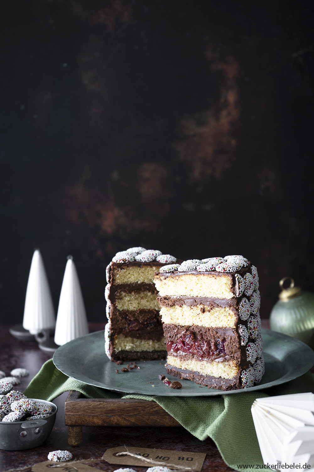 Schokoplätzchen Torte mit Kirschfüllung