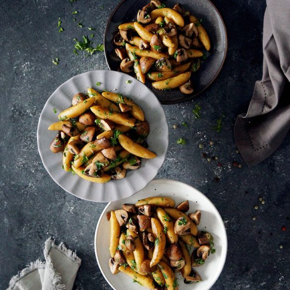 Schnelle One Pot Schupfnudelpfanne mit Champignons