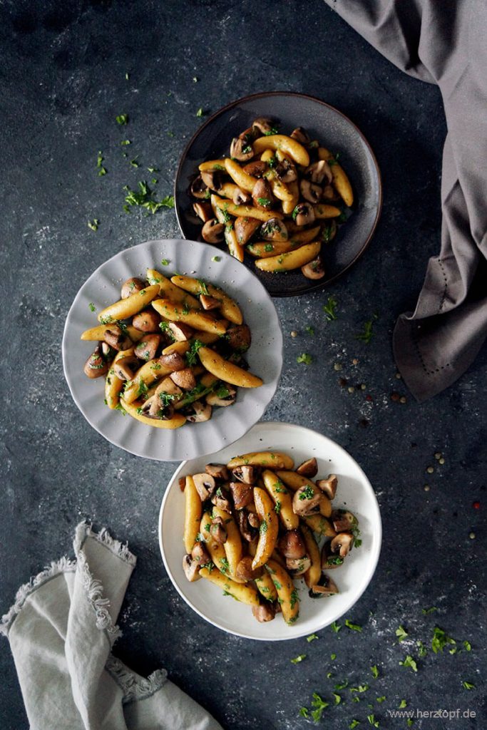 Schnelle One Pot Schupfnudelpfanne mit Champignons