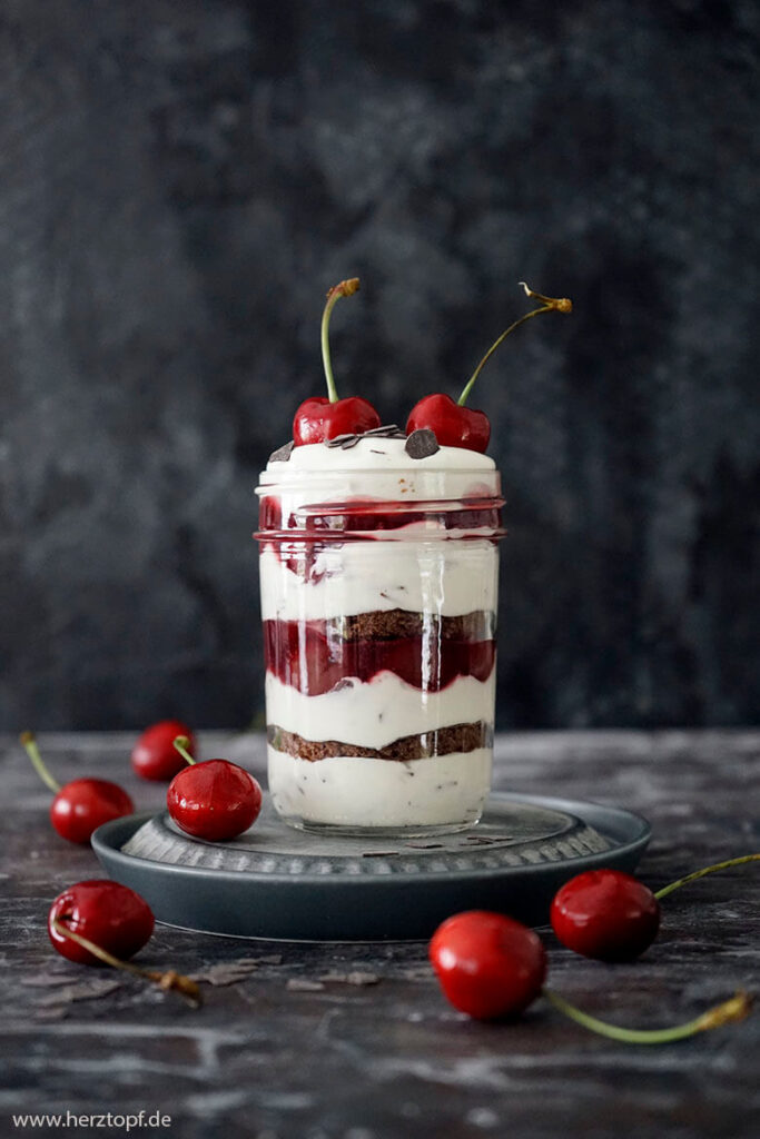 Schwarzwälder Kirsch Dessert im Glas