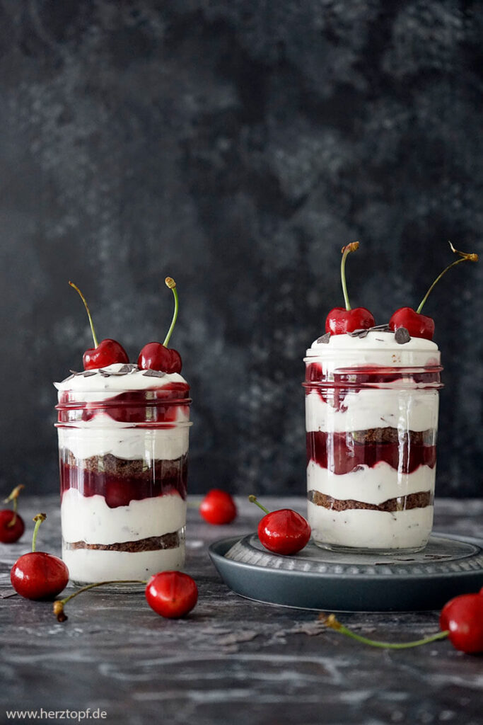 Schwarzwälder Kirsch Dessert im Glas