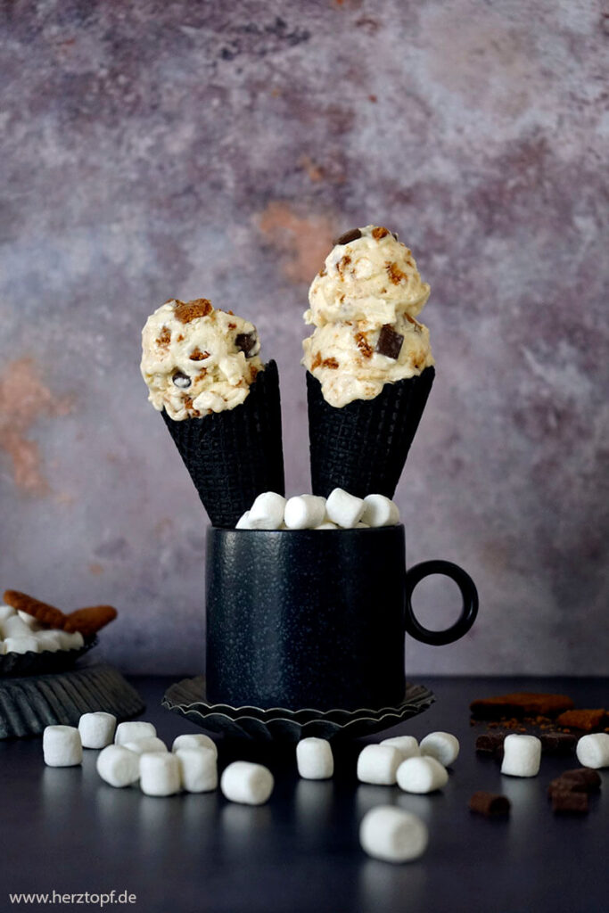 S'mores Eis mit Karamell-Keksen und Schoko-Chunks