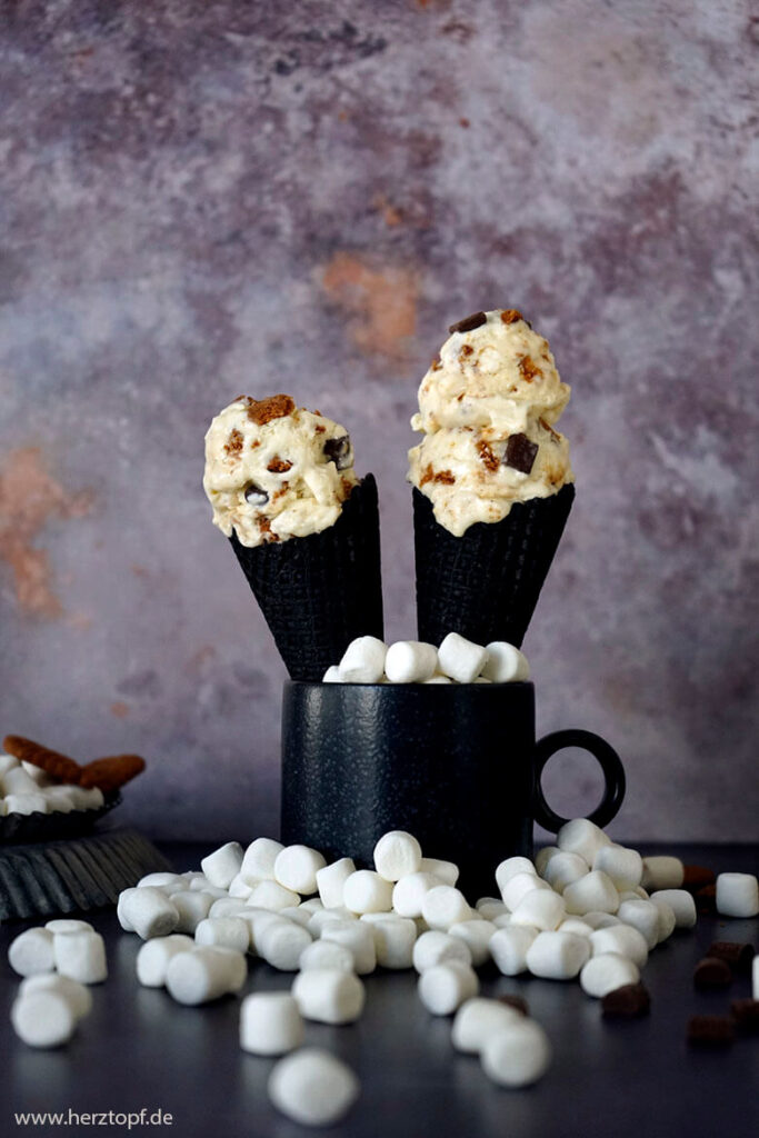 S'mores Eis mit Karamell-Keksen und Schoko-Chunks