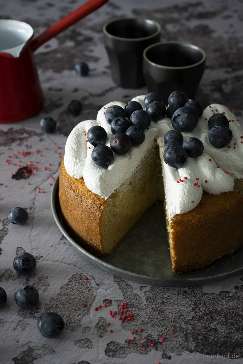 Super saftiger Milchkuchen mit Beeren