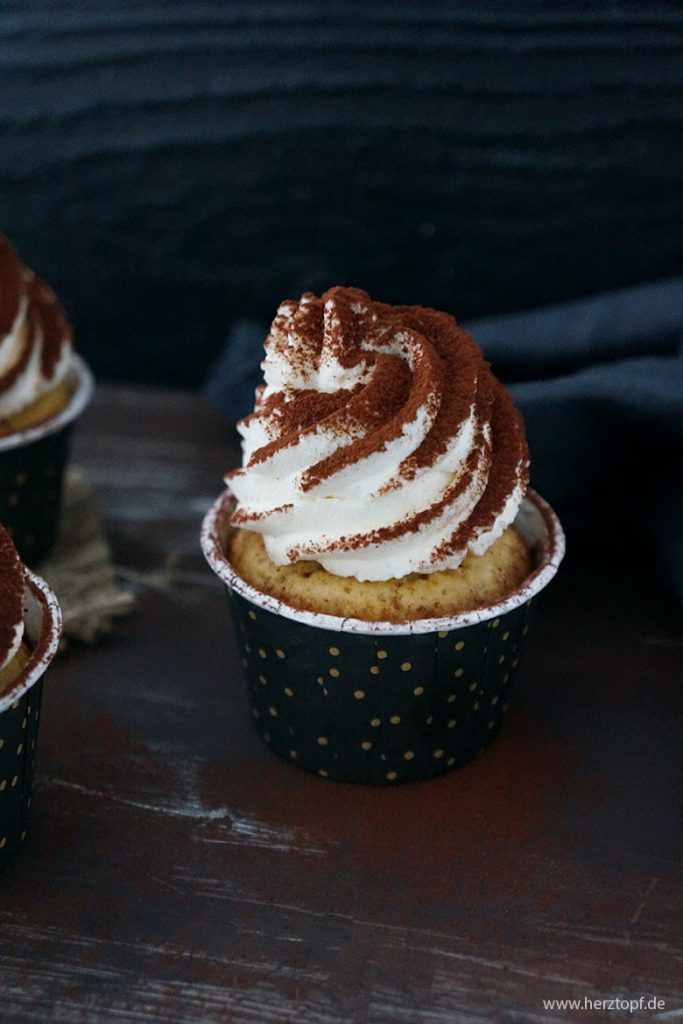 Tiramisu Cupcakes mit Mascarpone-Amaretto-Topping