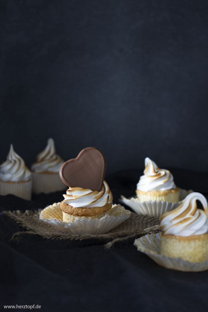 Tres Leches Cupcakes mit Baiserhaube