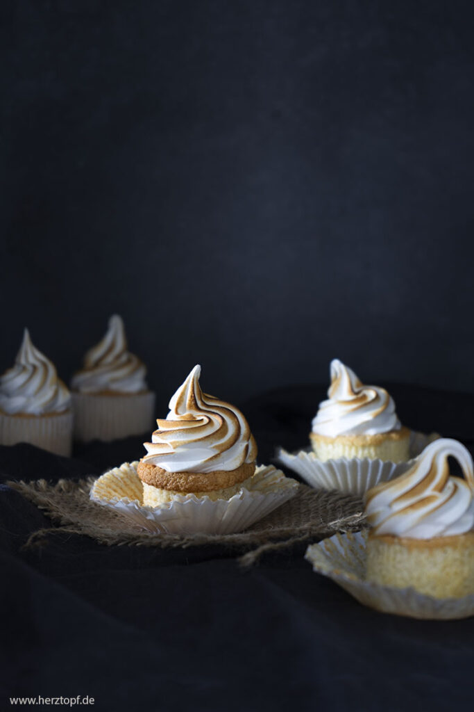 Tres Leches Cupcakes mit Baiserhaube