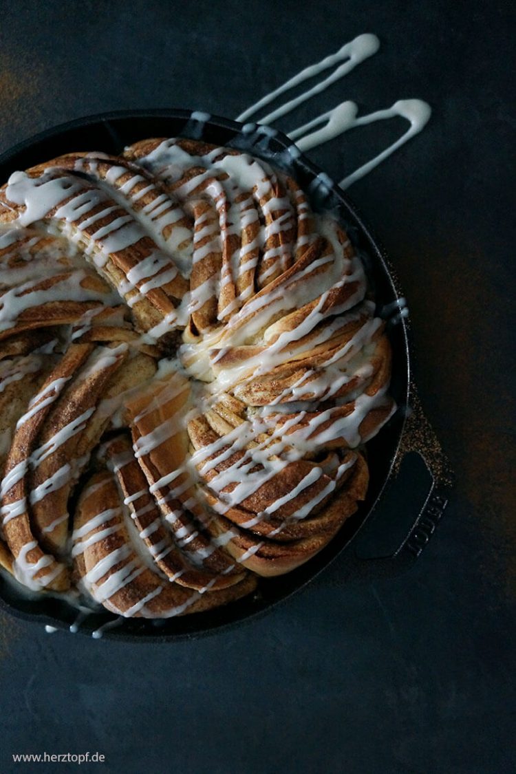 Zimt-Hefekranz mit Eierlikör-Glasur - zuckerliebelei